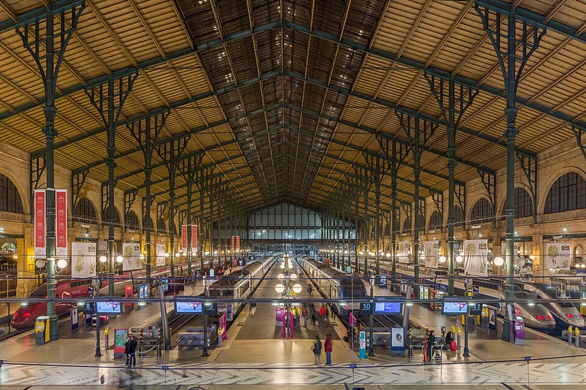 Intérieur de la gare du Nord à Paris