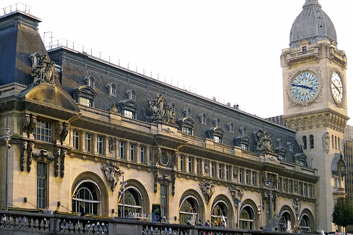 Clock tower at Paris Gare de Lyon