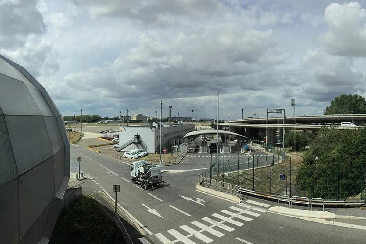 Aéroport Paris-Charles-de-Gaulle, façade du terminal